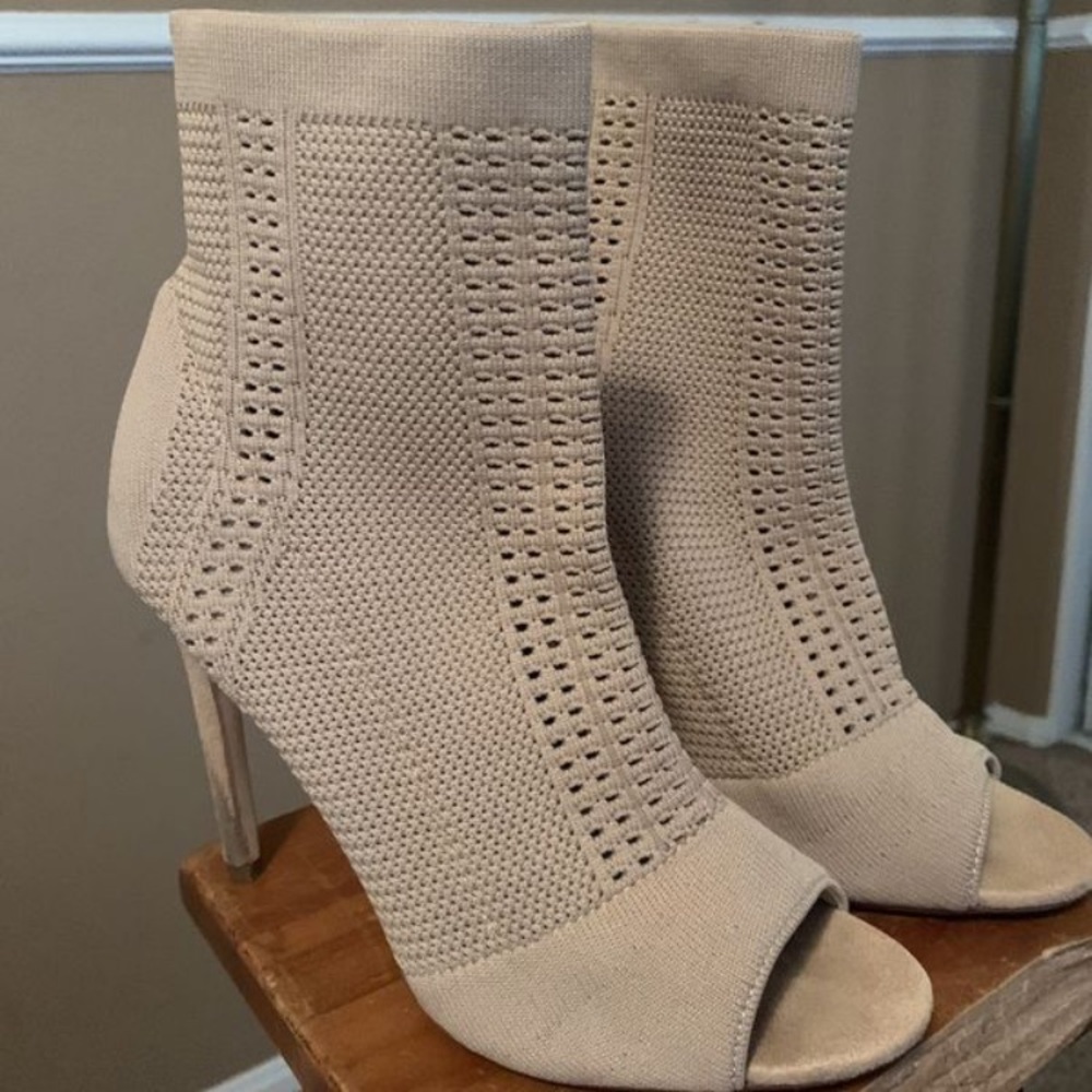 Miss Lola Nude Heels